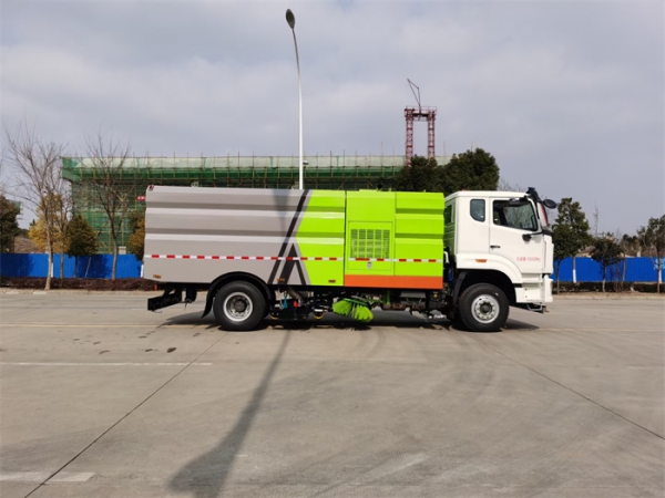 重汽豪沃洗掃車（深度保潔車）