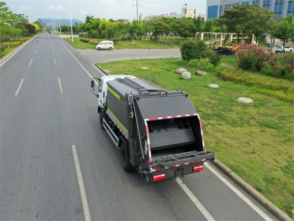 東風(fēng)新能源油電混合9方壓縮式垃圾車(chē)